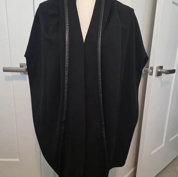 St. John Collection Black Wool Cape with Leather Trim - Picture 7 of 7